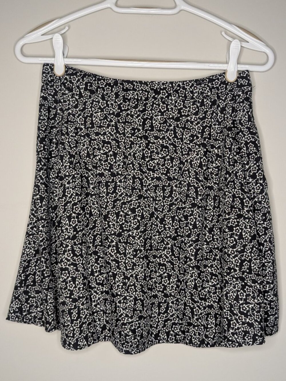 Talula Olas Skirt Black Floral A-line Mini Size 6